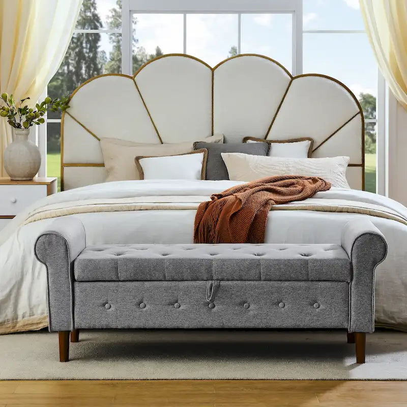 Banc de rangement moderne en tissu rembourré avec capitonnage et accoudoirs arrondis