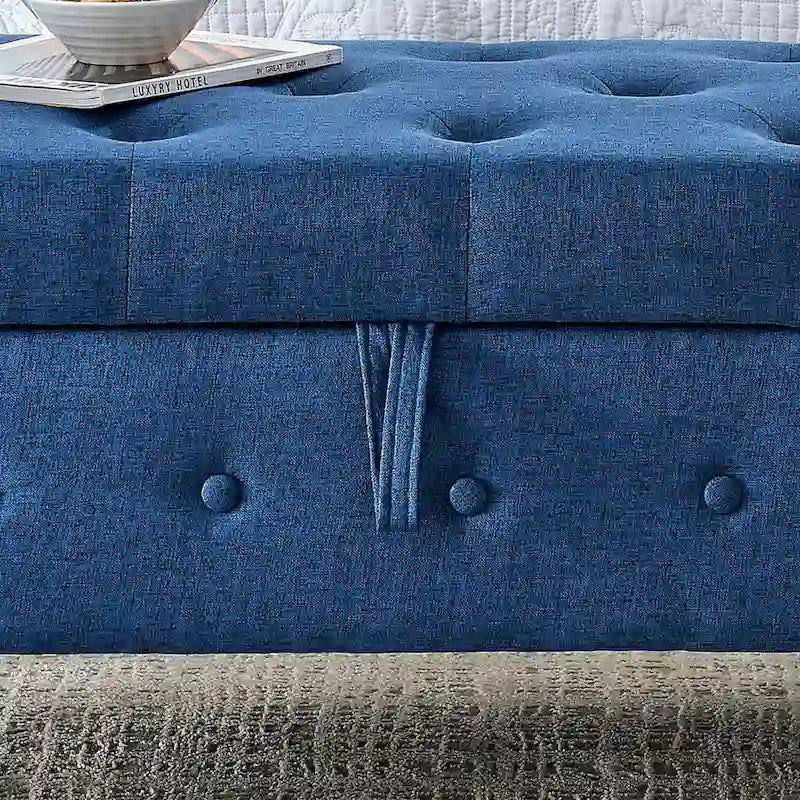 Banc de rangement moderne en tissu rembourré avec capitonnage et accoudoirs arrondis